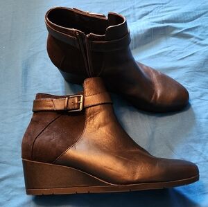 Ladies size 10 boots dark brown